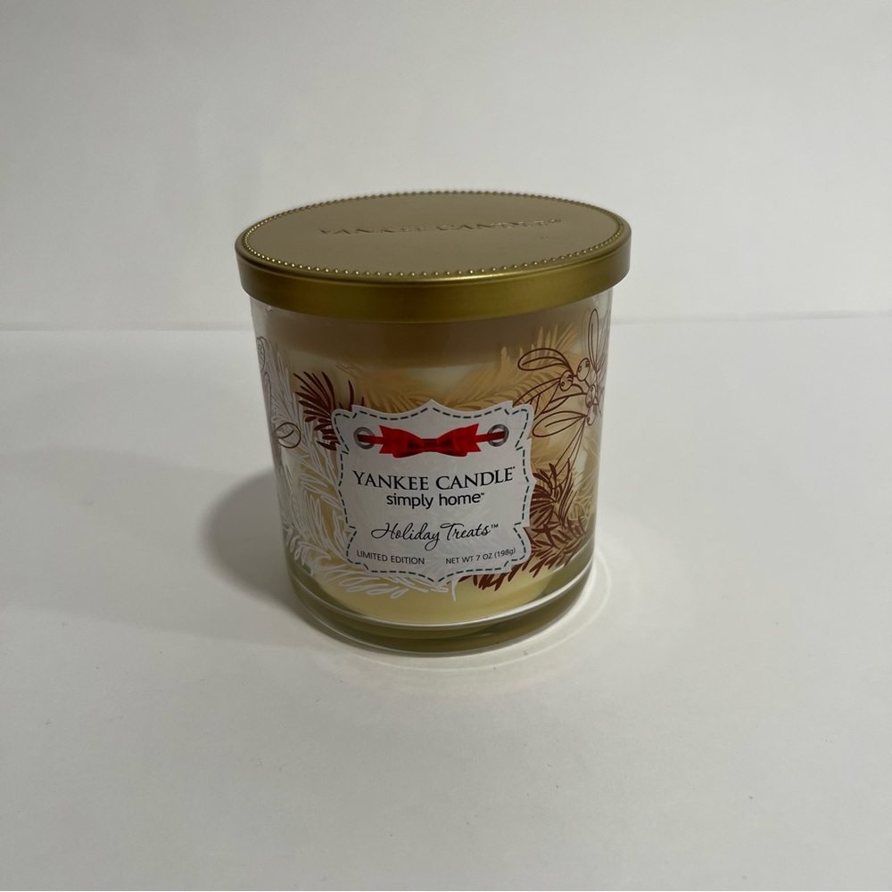 Yankee Candle Holiday Treats Limited Edition Small Tumbler Candle 7oz NWT